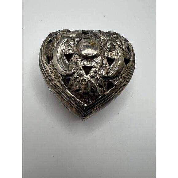 Vintage Silver Plated Cut Out Keepsake Heart Box - Picture 1 of 5